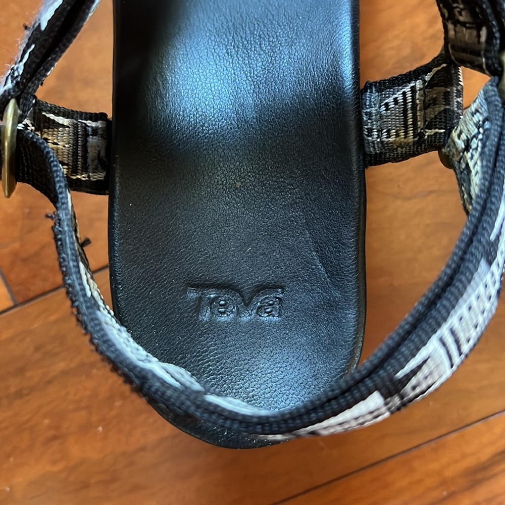 2 for💲🔟 Black and white strap Teva wedges - Picture 3 of 5